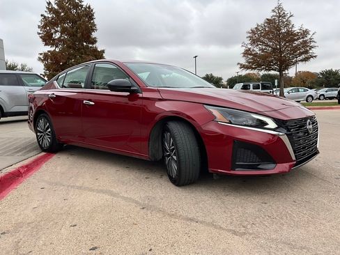 Used 2025 Nissan Altima 2.5 SV image 5