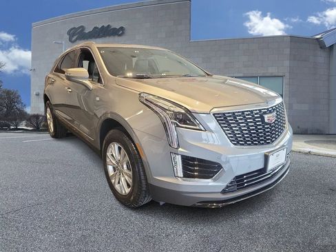 New 2025 Cadillac XT5 Luxury image 2