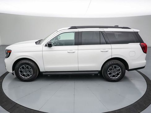 Certified 2025 Ford Expedition Active AWD/4WD image 8