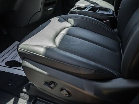 New 2027 Chrysler Pacifica Select FWD image 41