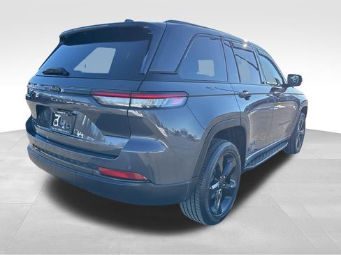 Used 2024 Jeep Grand Cherokee Altitude image 7