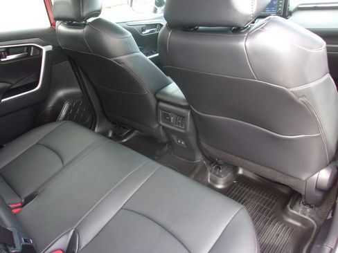 Used 2021 Toyota RAV4 XLE Premium AWD/4WD image 15