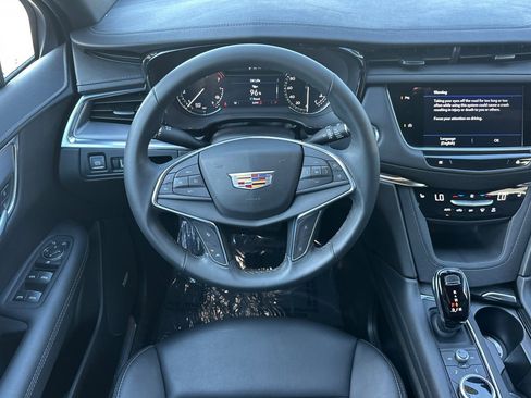 Used 2025 Cadillac XT5 Luxury w/ LPO, Red Accent Package image 17