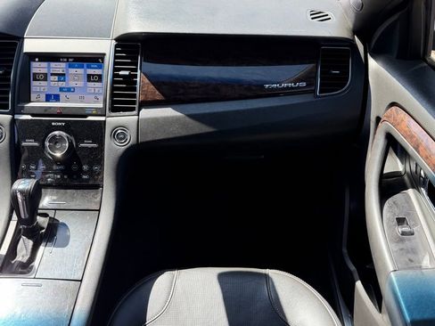Used 2019 Ford Taurus Limited FWD image 11