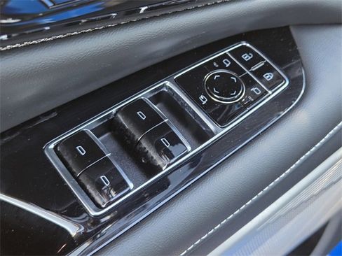 New 2025 Cadillac Optiq Luxury 1 image 19