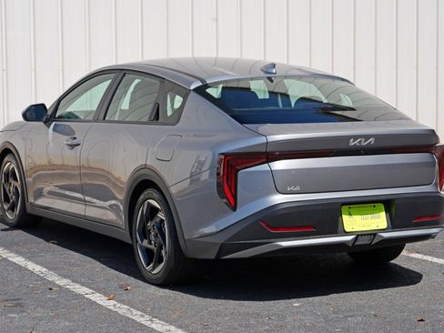 Used 2025 Kia K4 EX FWD image 45