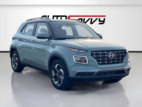 Used 2025 Hyundai Venue Limited FWD image 1