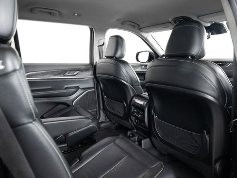 Used 2022 Jeep Grand Cherokee L Limited image 24