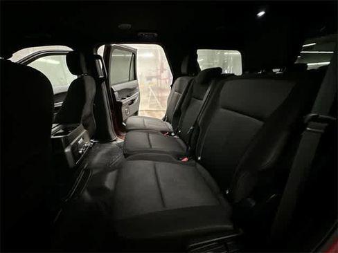 Used 2020 Ford Expedition XLT image 17