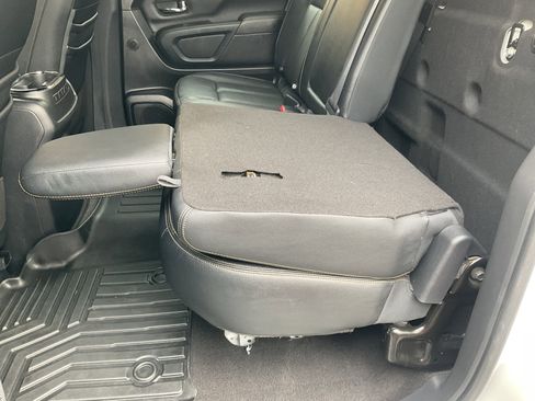 Used 2019 Nissan Titan SL w/ Midnight Edition image 43