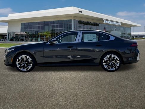 New 2026 BMW 530i w/ Convenience Package RWD image 6