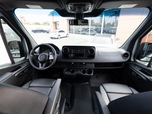 Used 2021 Mercedes-Benz Sprinter 2500 image 23