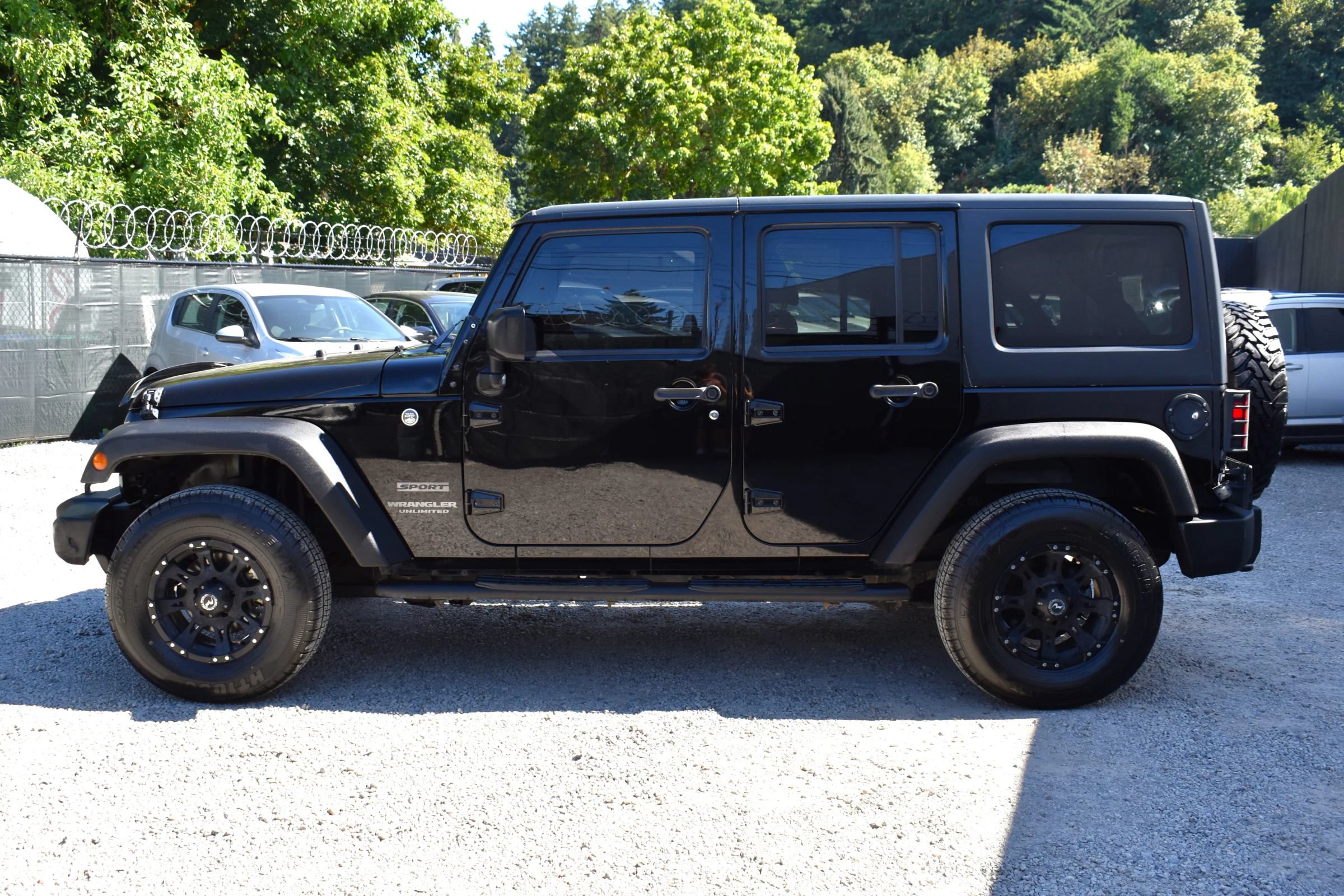 Used 2017 Jeep Wrangler Unlimited Sport w/ Quick Order Package 24S AWD/4WD image 4