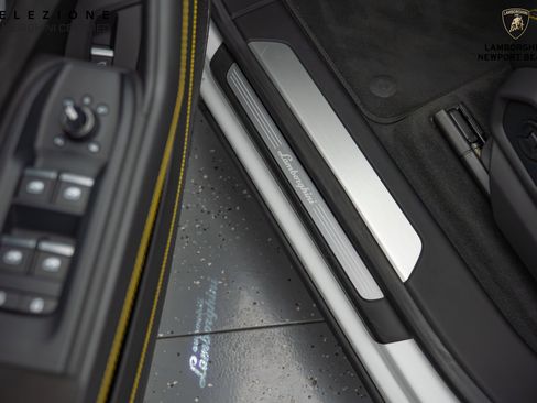 Used 2022 Lamborghini Urus image 25