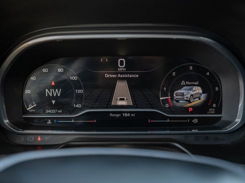 Used 2023 GMC Yukon XL SLT w/ SLT Premium Package image 26