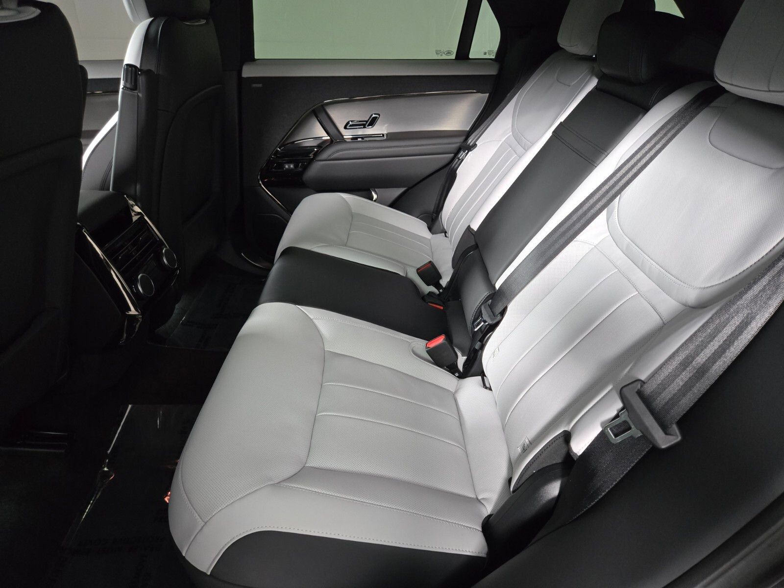 New 2026 Land Rover Range Rover Sport Dynamic SE AWD/4WD image 5
