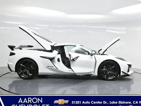 New 2025 Chevrolet Corvette Z06 w/ Z07 Performance Package RWD image 3