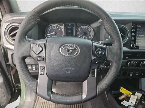 Used 2021 Toyota Tacoma TRD Off-Road w/ Technology Package AWD/4WD image 13