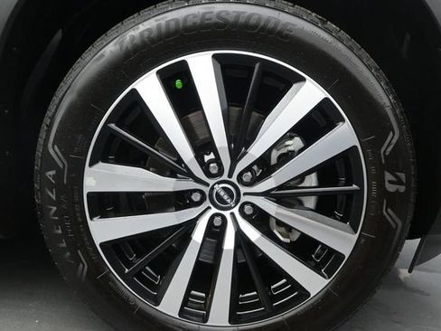 Used 2025 Nissan Pathfinder Platinum w/ Cargo Package FWD image 18