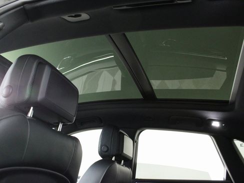 Used 2025 Porsche Macan image 18