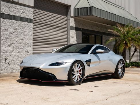 Used 2019 Aston Martin V8 Vantage Coupe RWD image 2