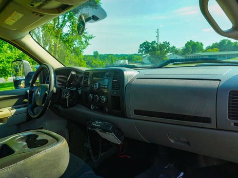Used 2011 Chevrolet Silverado 2500 W/T w/ Snow Plow Prep Package AWD/4WD image 15