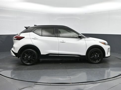 Used 2022 Nissan Kicks SR image 8