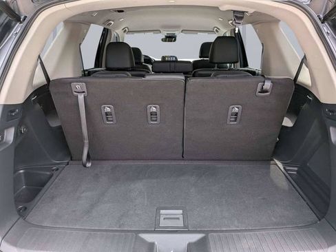 Used 2025 Honda Pilot EX-L image 12