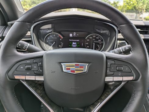 Certified 2023 Cadillac XT6 Premium Luxury FWD image 24