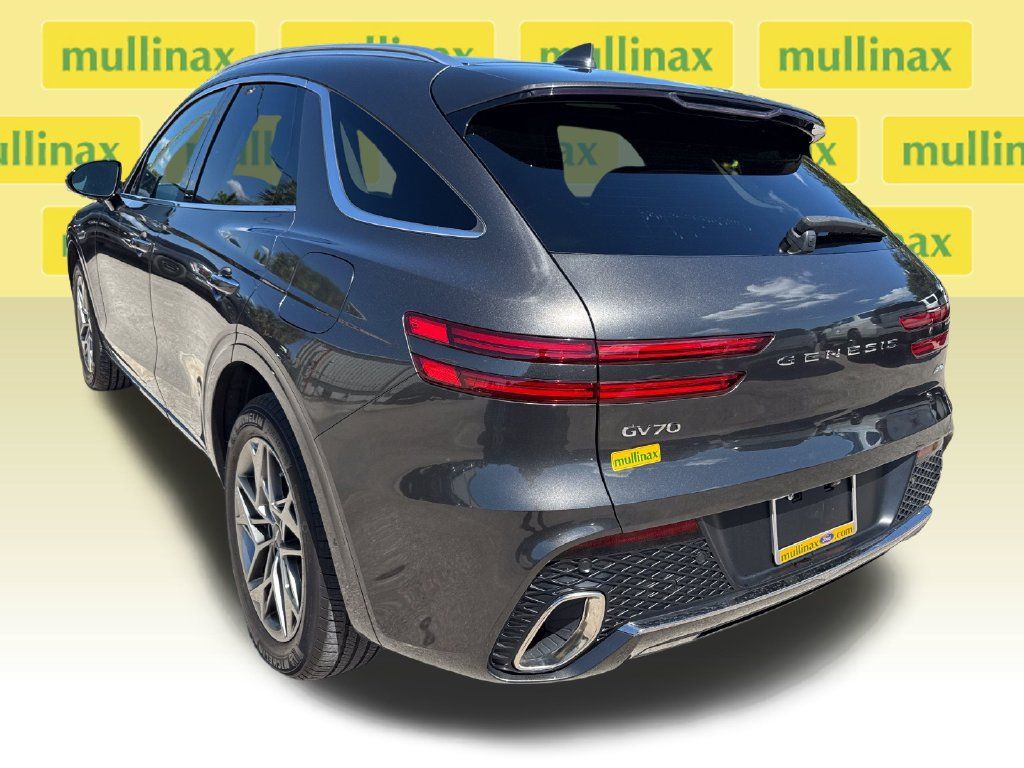 Used 2025 Genesis GV70 2.5T w/ Select Package AWD/4WD image 9