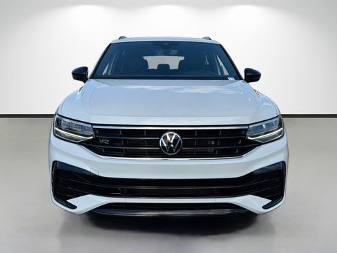 Used 2023 Volkswagen Tiguan SE R-Line image 8