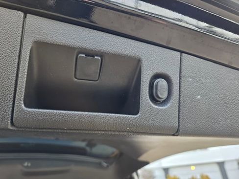 Used 2019 Cadillac Escalade Premium Luxury image 13