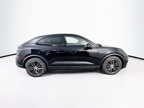 New 2025 Porsche Macan 4 Electric image 8