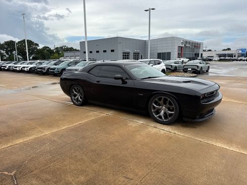 Used 2015 Dodge Challenger R/T w/ Quick Order Package 28B R/T RWD image 9