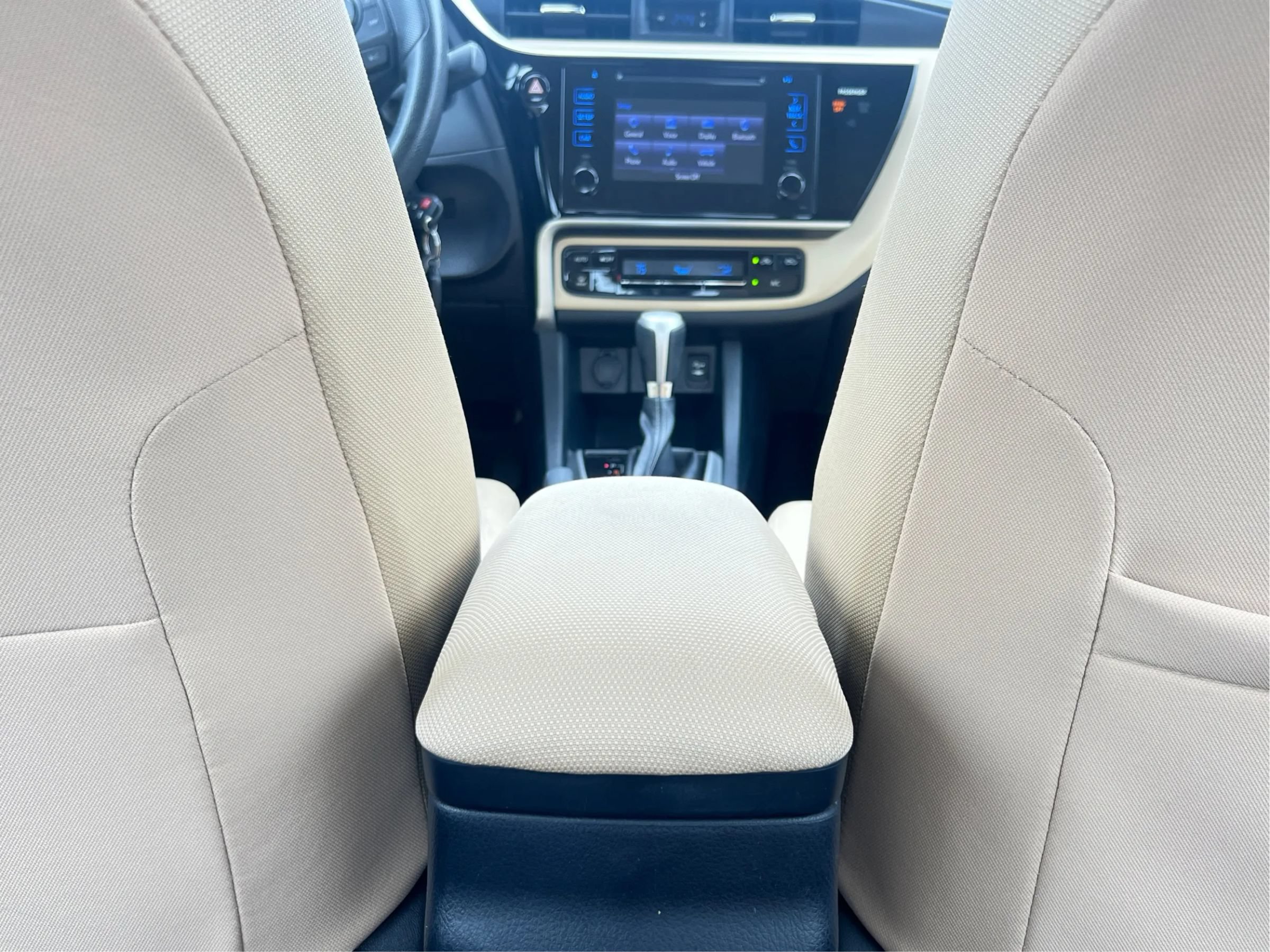 Used 2017 Toyota Corolla LE FWD image 53