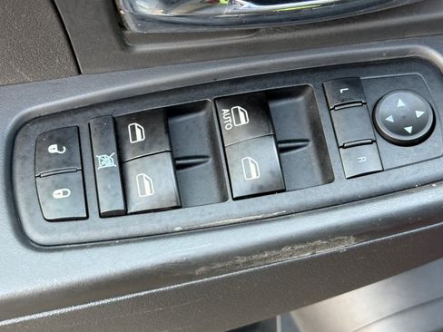 Used 2011 Jeep Liberty Sport image 15