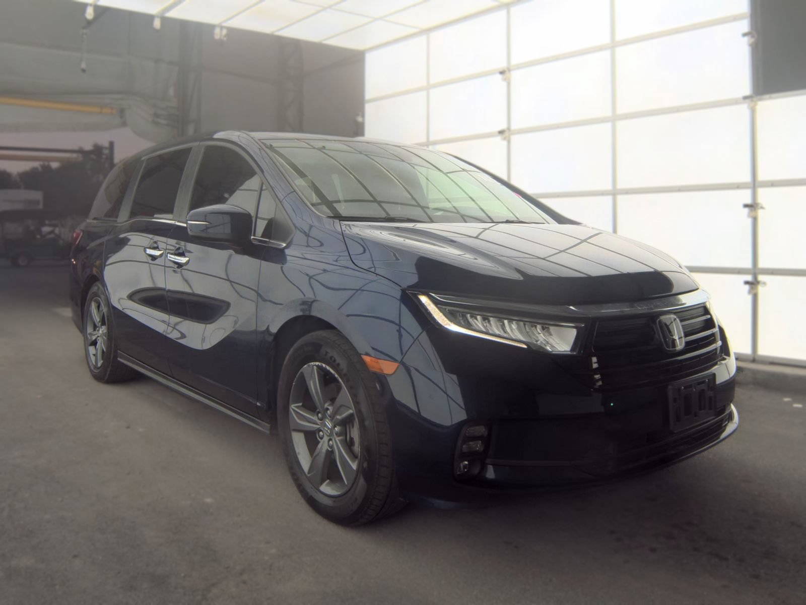 Used 2022 Honda Odyssey EX image 2