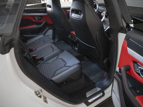 Used 2021 Lamborghini Urus image 35