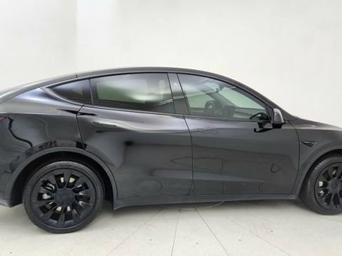 Used 2024 Tesla Model Y Long Range image 6