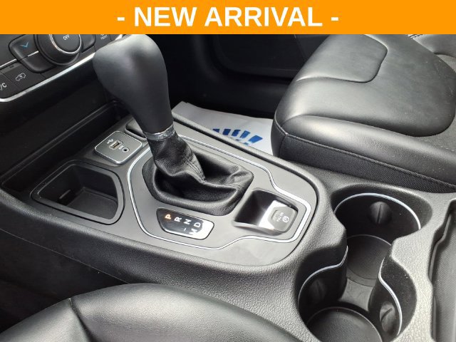 Used 2019 Jeep Cherokee Latitude Plus FWD image 31