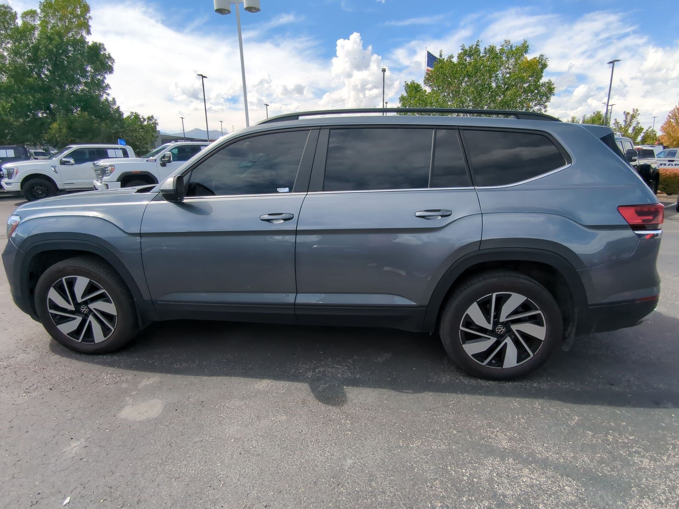 Used 2025 Volkswagen Atlas SE AWD/4WD image 10
