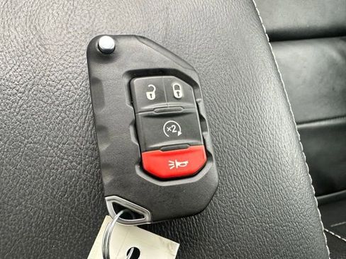 Used 2022 Jeep Wrangler Unlimited Sahara w/ Cold Weather Group image 28