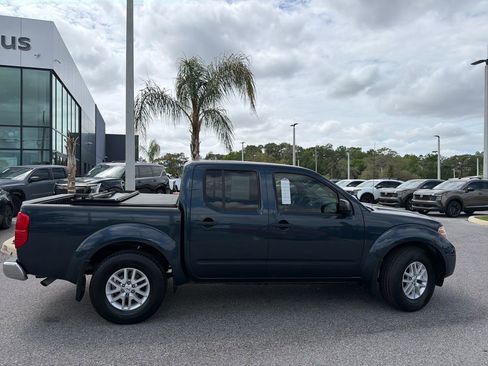 Used 2017 Nissan Frontier SV w/ SV Value Truck Package image 8