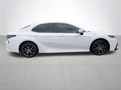 Used 2023 Toyota Camry SE image 4