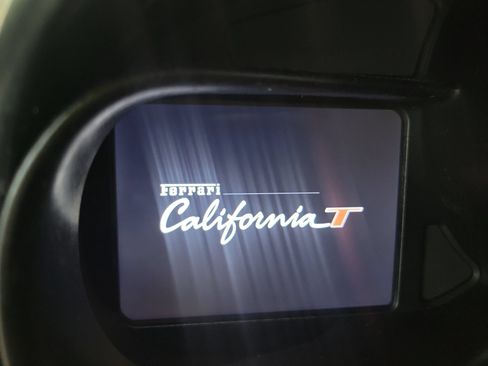 Used 2017 Ferrari California T RWD image 22