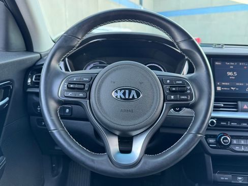 Used 2021 Kia Niro EX image 4
