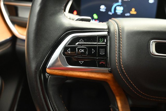 Used 2022 Jeep Grand Cherokee Summit AWD/4WD image 12