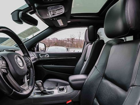 Used 2022 Jeep Grand Cherokee Limited image 8