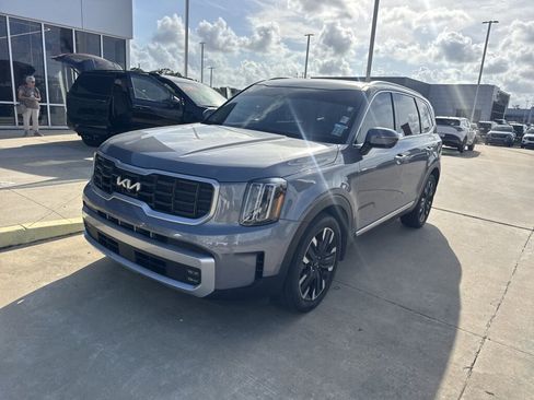 Used 2024 Kia Telluride SX w/ Towing Package FWD image 3