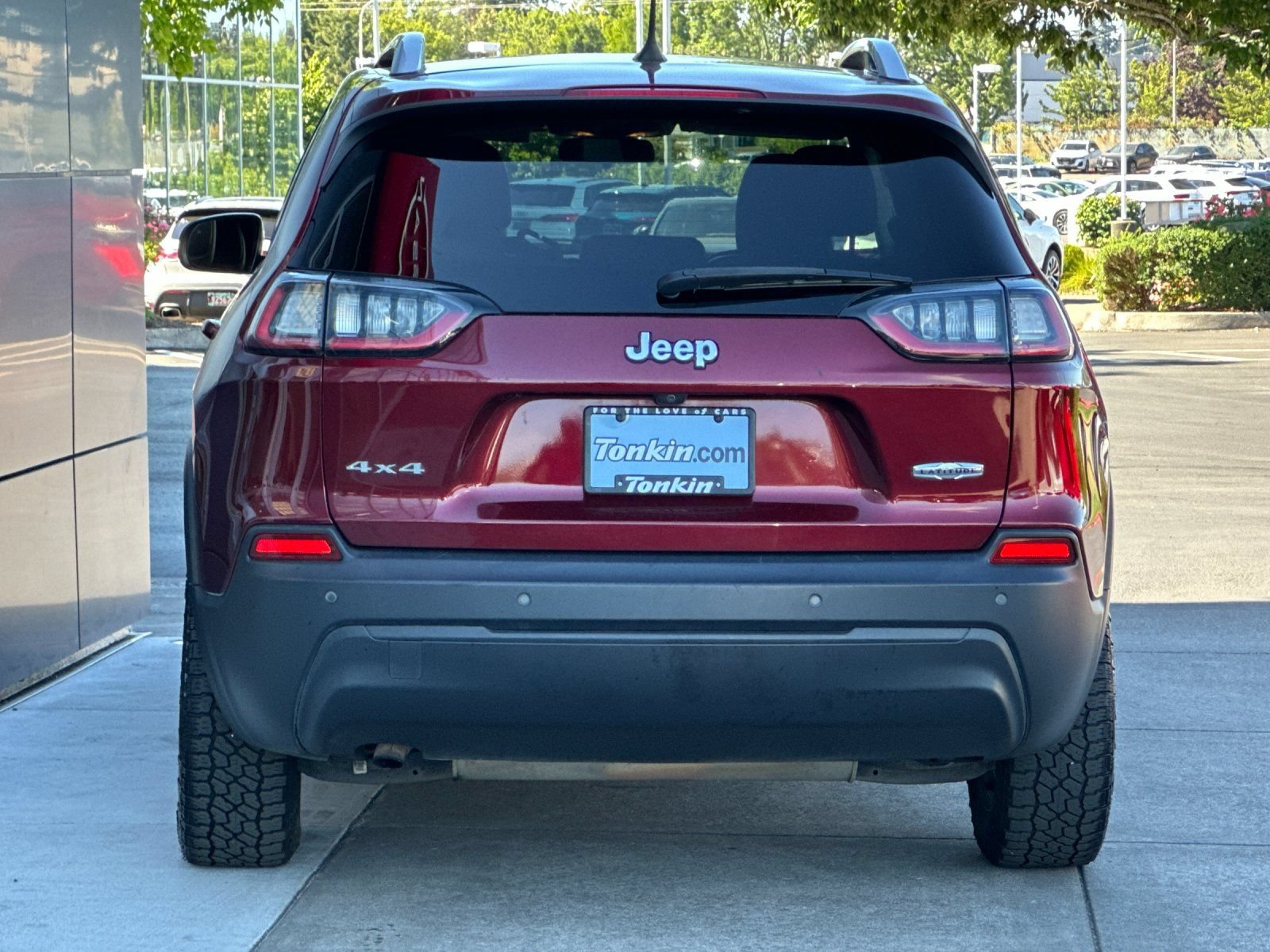 Used 2019 Jeep Cherokee Latitude Plus w/ Cold Weather Group AWD/4WD image 4